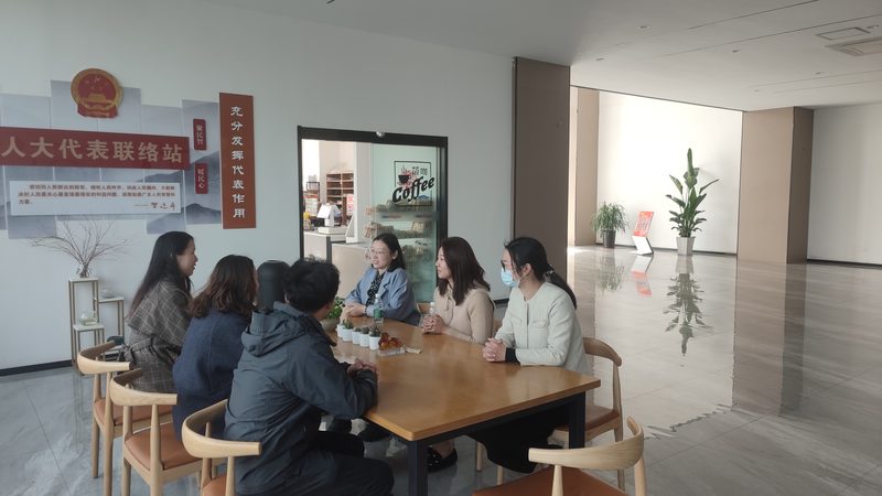 根据以上特点，新手短视频拍摄设备的价格区间大致如下：